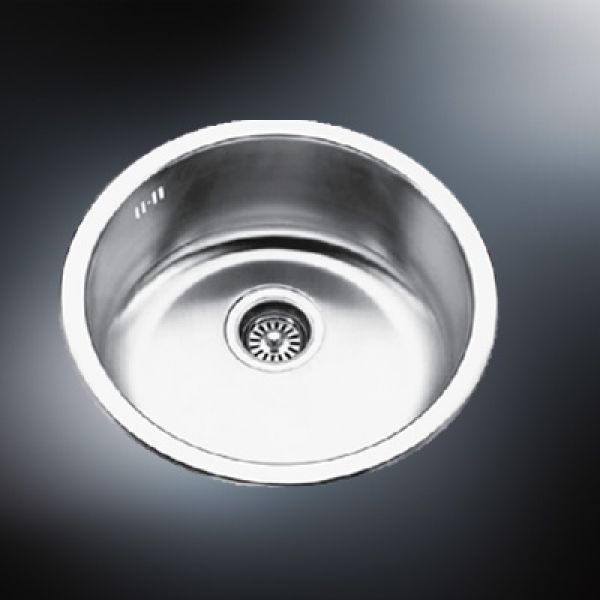 cleaning stainless steel sink